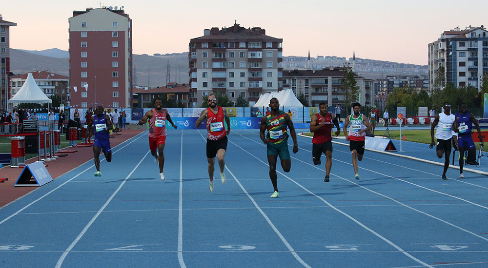 200 metres final action in Konya track. 