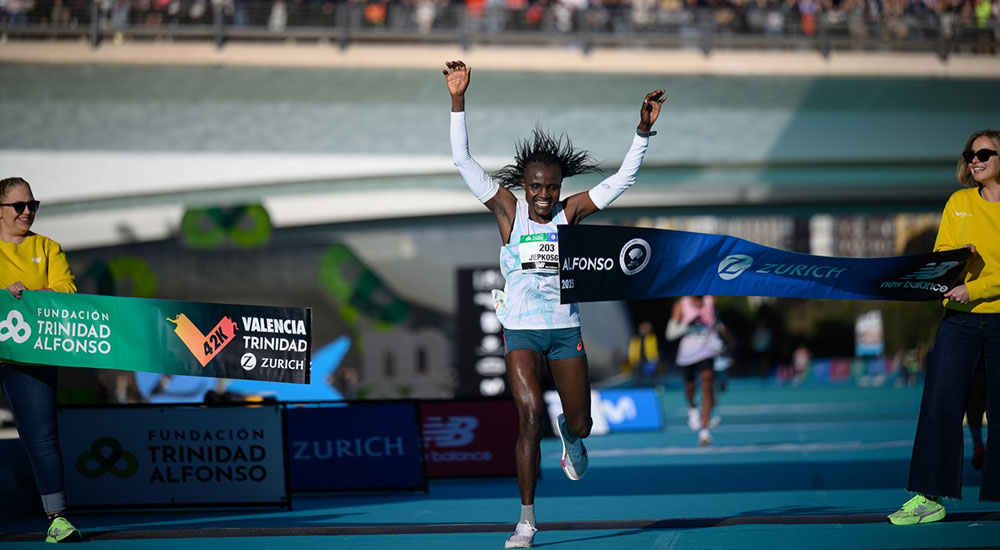 Joyciline Jepkosgei broke Valencia Marathon course record.